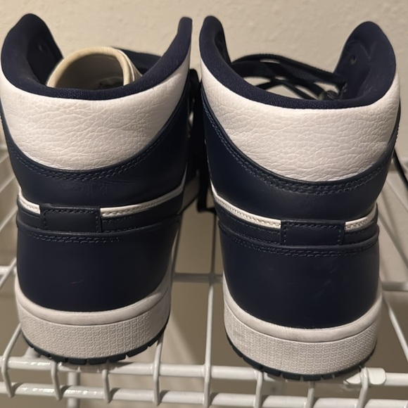 Nike Air Jordan 1 Mid Shoes - Picture 9 of 10